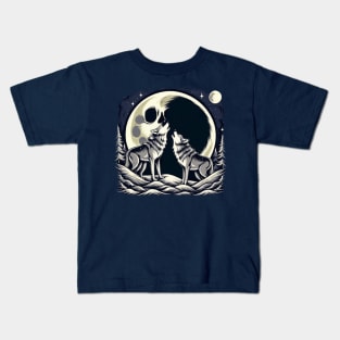 wolf howling Kids T-Shirt